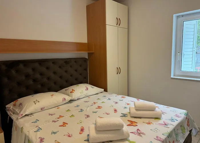 House 100M From The Beach With Free Parking And Breakfast