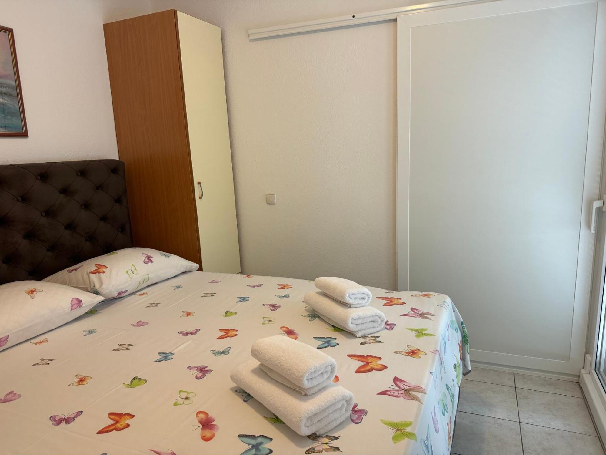 Apartment House 100m From The With Free Parking And Breakfast Baska Voda