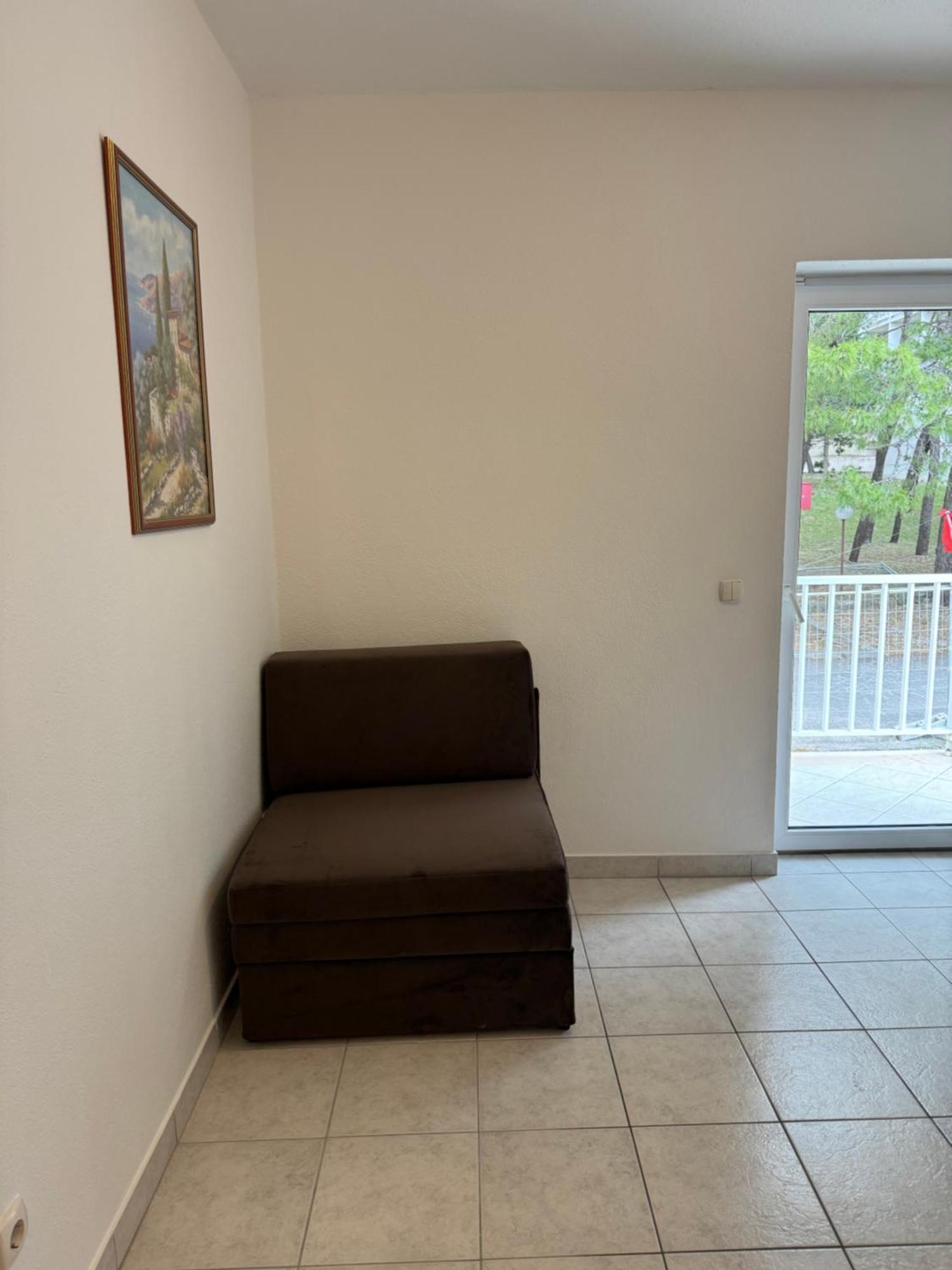 House 100m From The With Free Parking And Breakfast Apartment