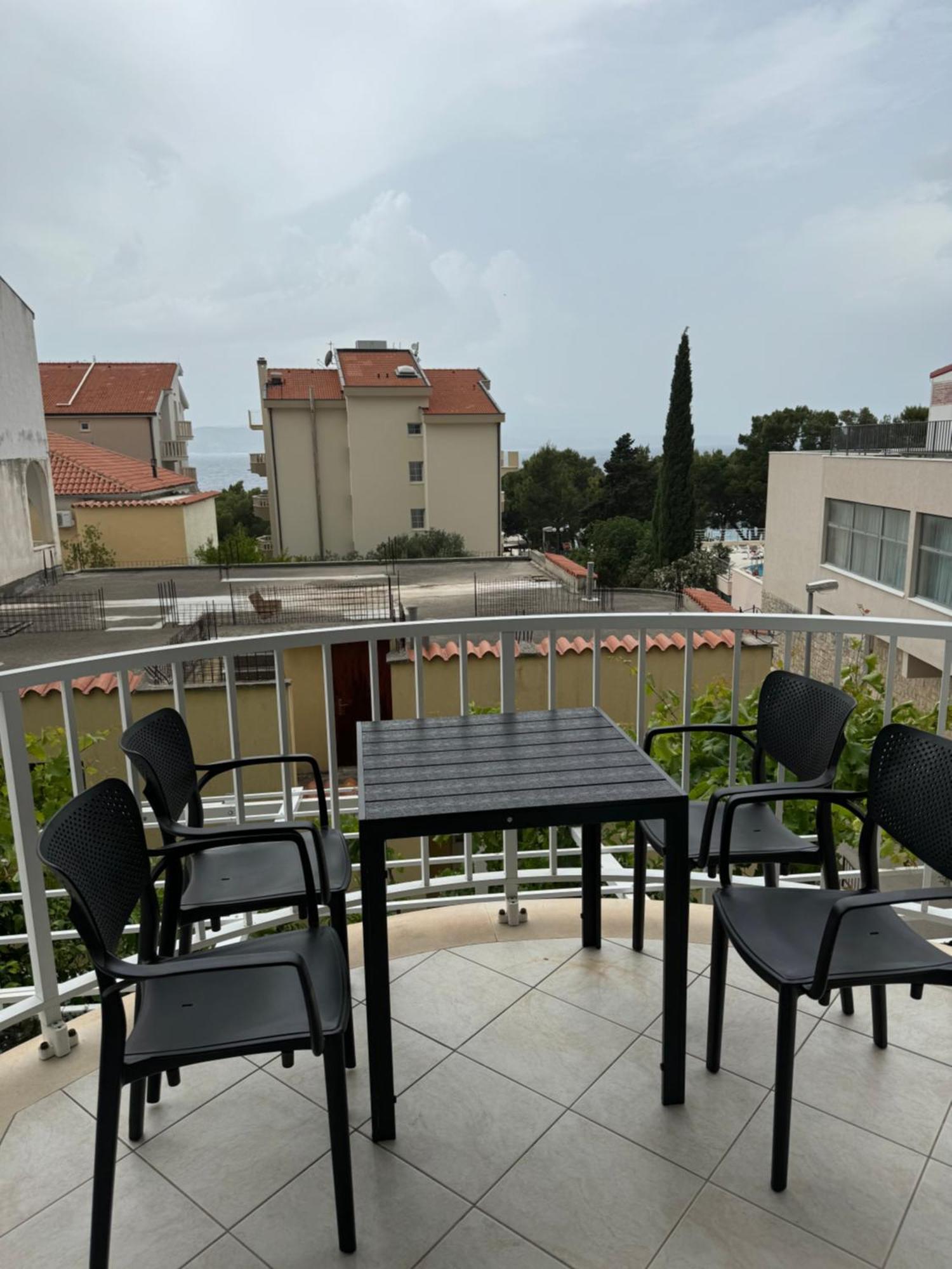 Apartment House 100m From The With Free Parking And Breakfast Baska Voda