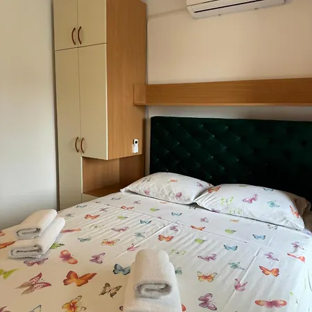 Appartamento House 100M From The Beach With Free Parking Baška Voda Esterno foto