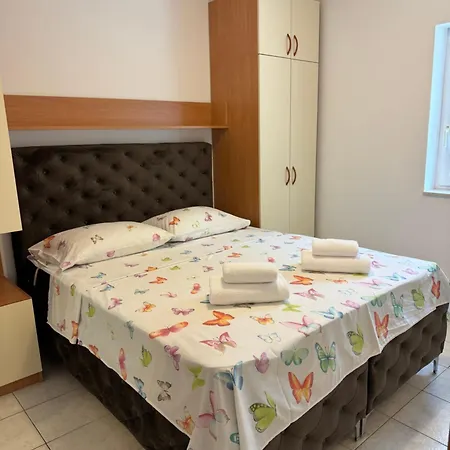 Appartamento House 100M From The Beach With Free Parking Baška Voda Esterno foto