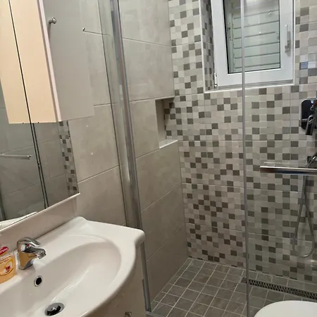 Appartamento House 100M From The Beach With Free Parking Baška Voda Esterno foto
