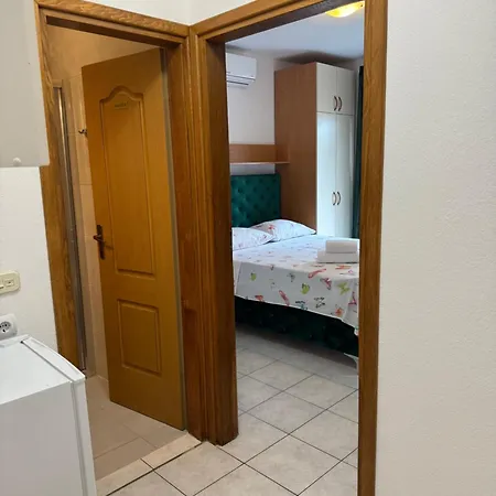 Appartamento House 100M From The Beach With Free Parking Baška Voda Esterno foto