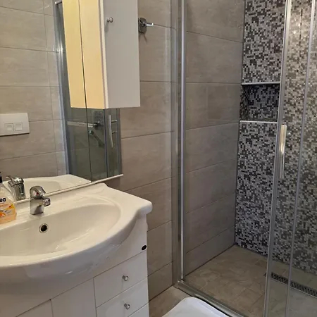 Appartamento House 100M From The Beach With Free Parking Baška Voda Esterno foto