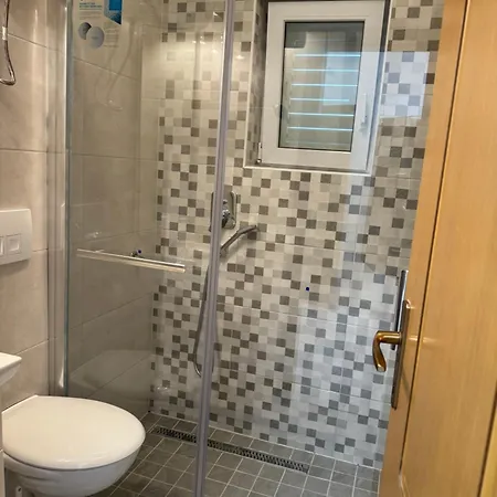 Appartamento House 100M From The Beach With Free Parking Baška Voda Esterno foto