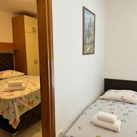Appartamento House 100M From The Beach With Free Parking Baška Voda Esterno foto