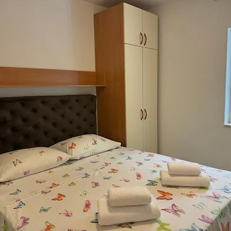 Appartamento House 100M From The Beach With Free Parking Baška Voda Esterno foto