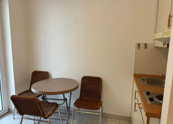 House 100M From The Beach With Free Parking