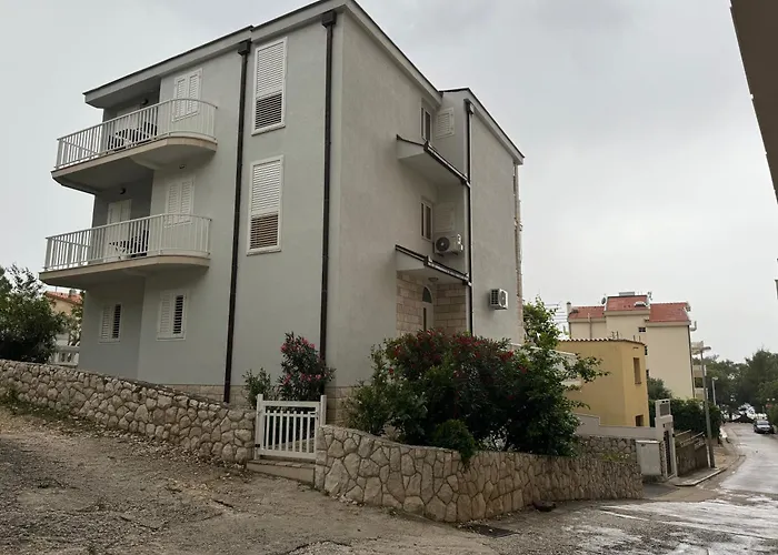 House 100M From The Beach With Free Parking
