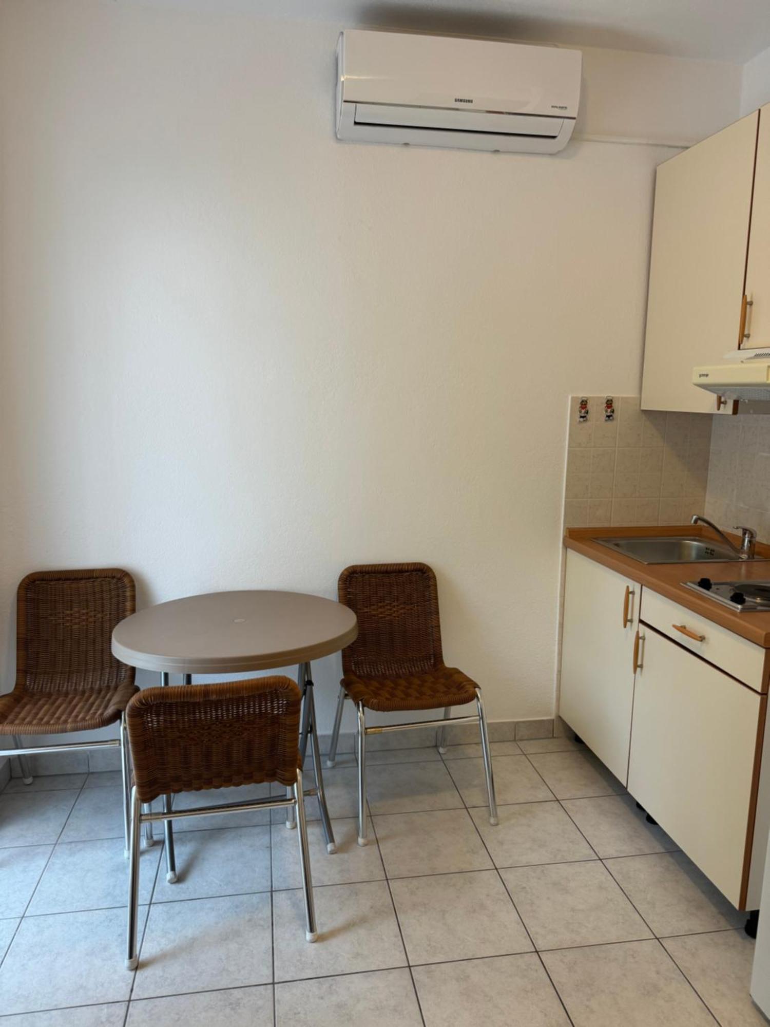 House 100m From The Beach With Free Parking *