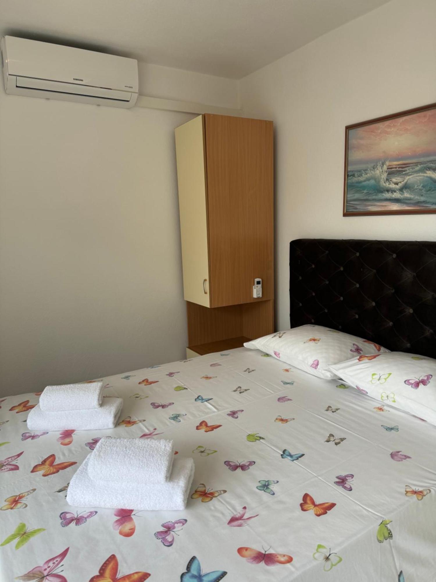 House 100m From The Beach With Free Parking