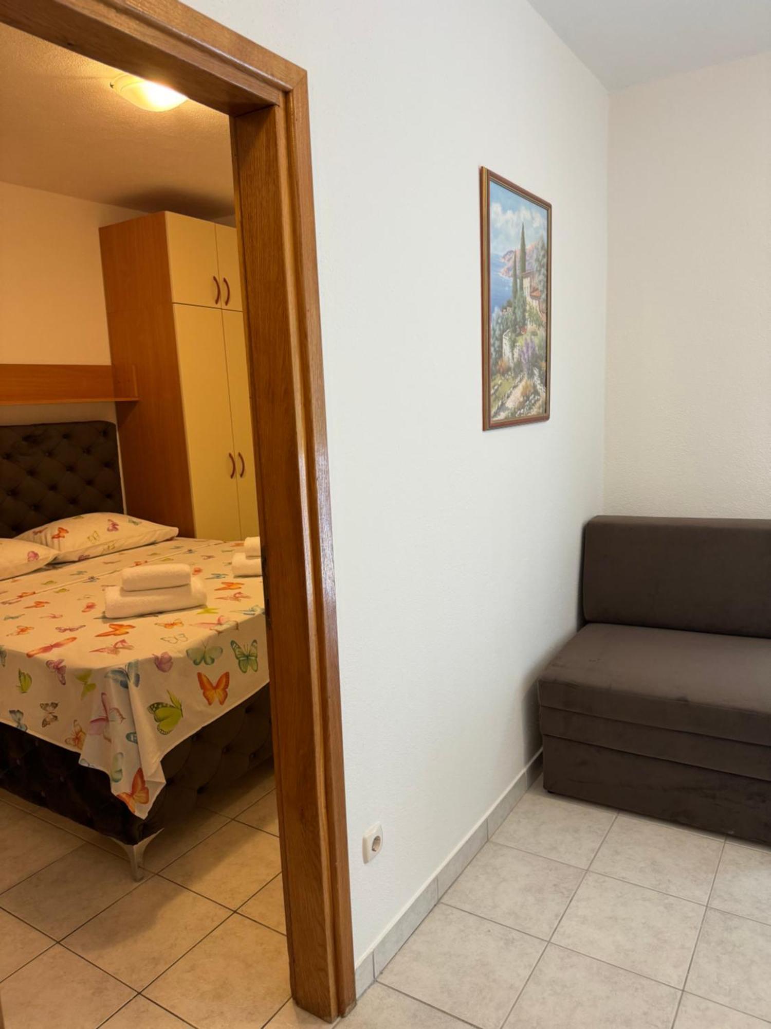 House 100m From The Beach With Free Parking Apartment