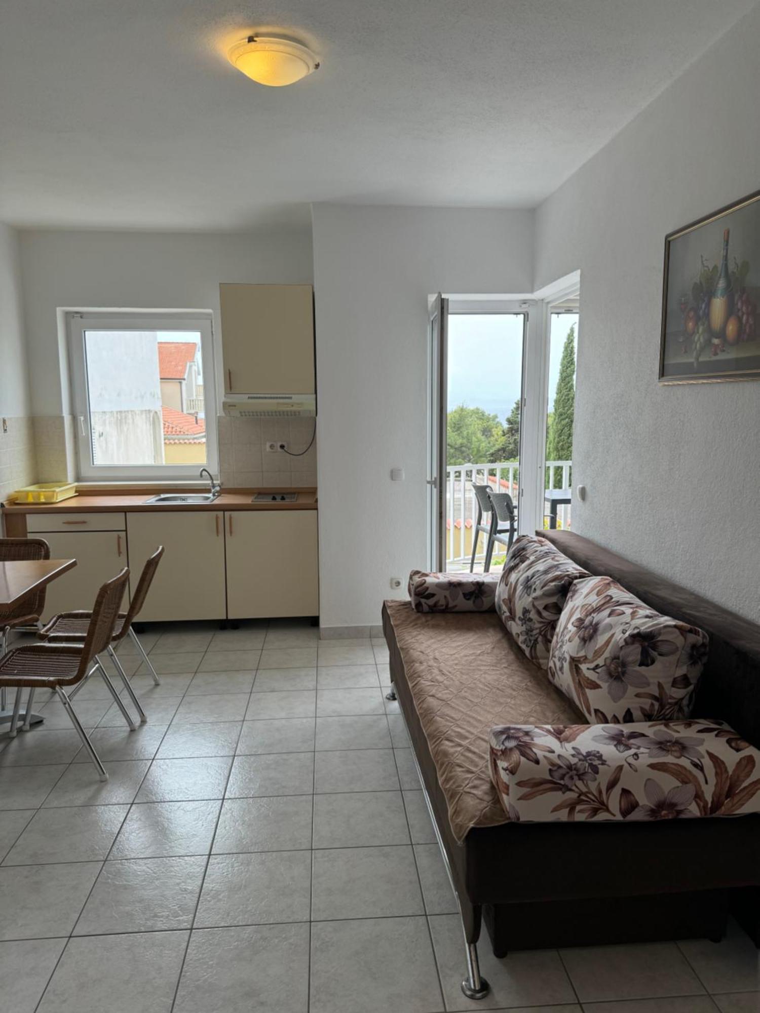 House 100m From The Beach With Free Parking