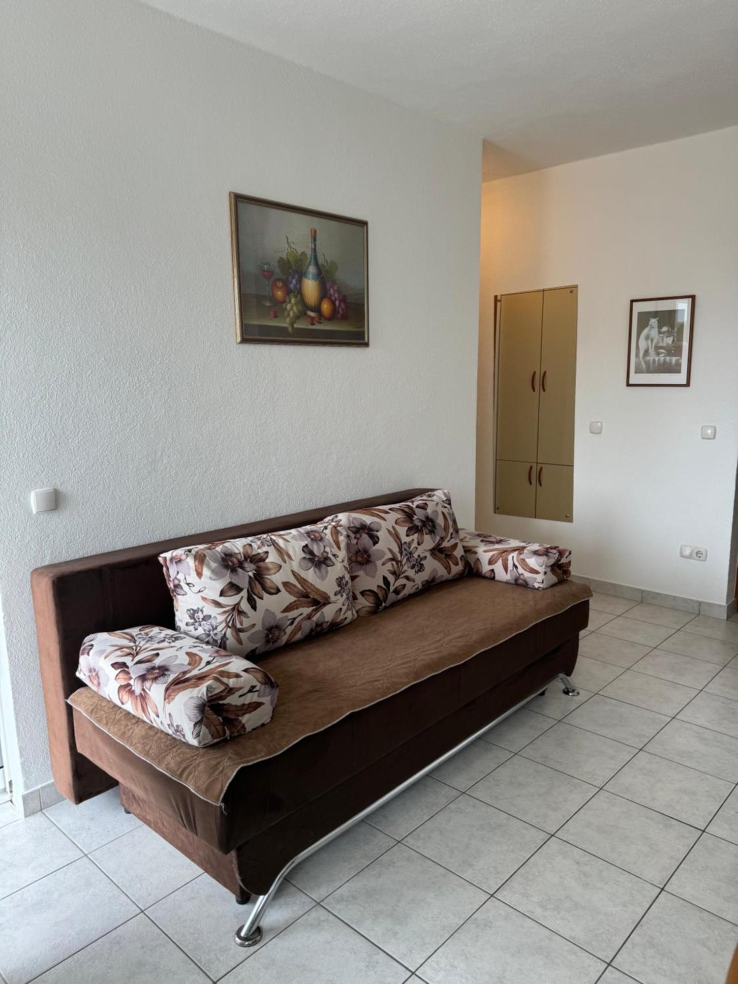 House 100m From The Beach With Free Parking