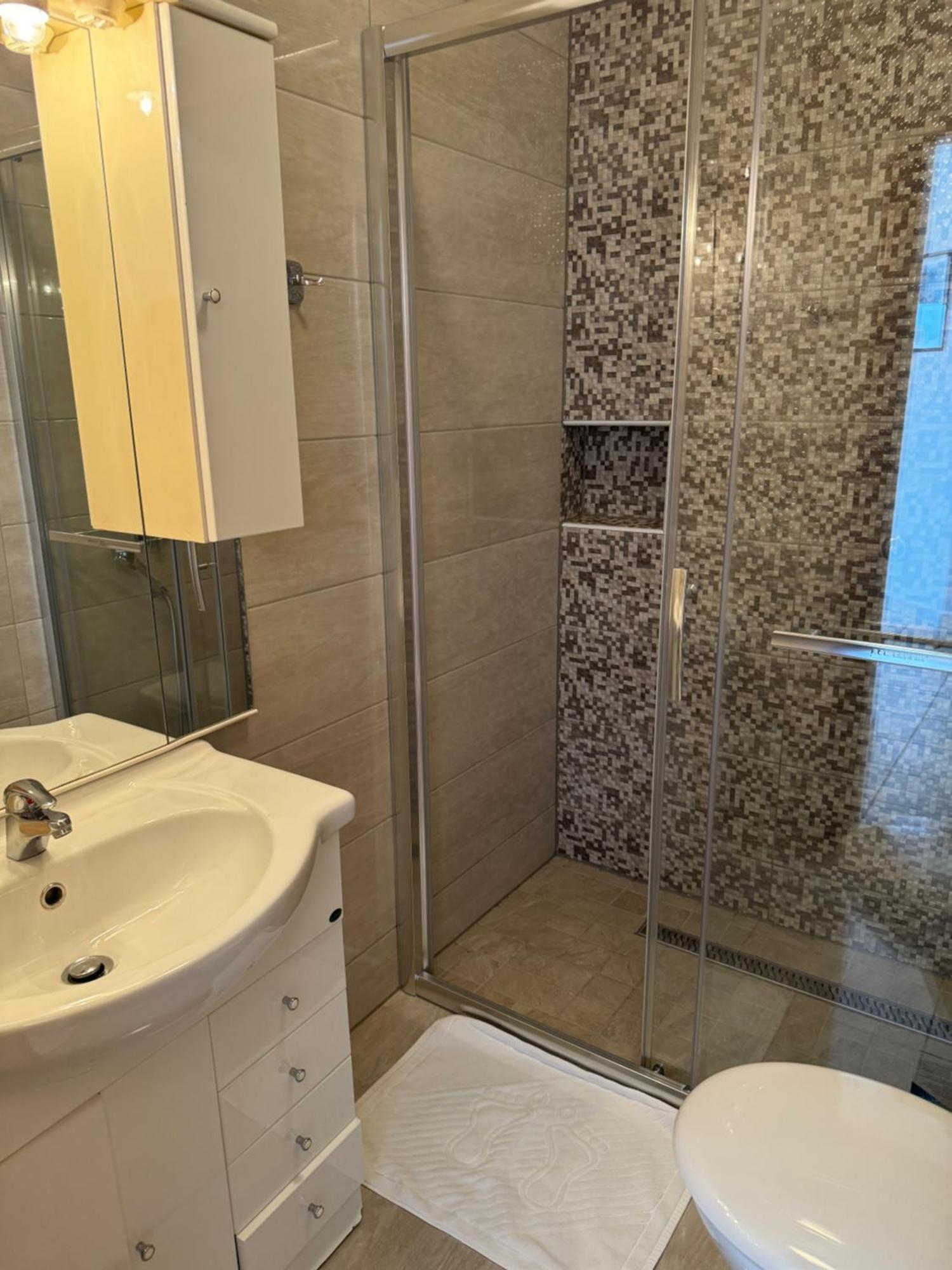 House 100m From The Beach With Free Parking Apartment
