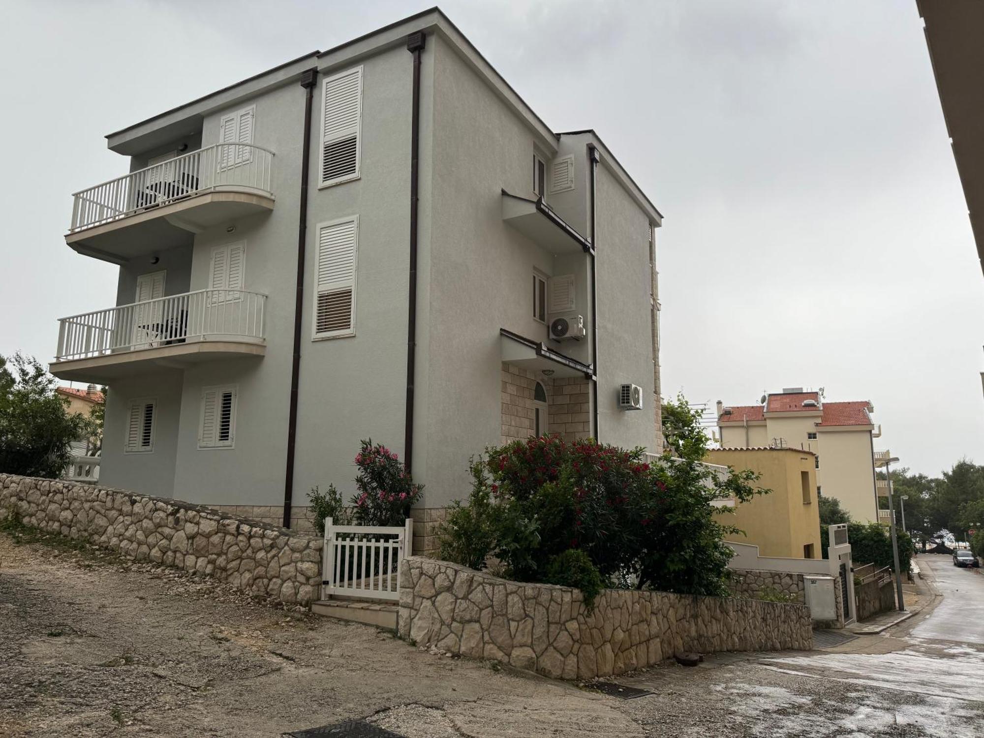 House 100m From The Beach With Free Parking Apartment *